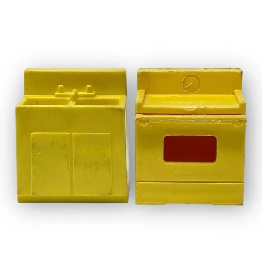 Fisher Price Little People Play Family Yellow Kitchen Sink & Stove Vintage 1970